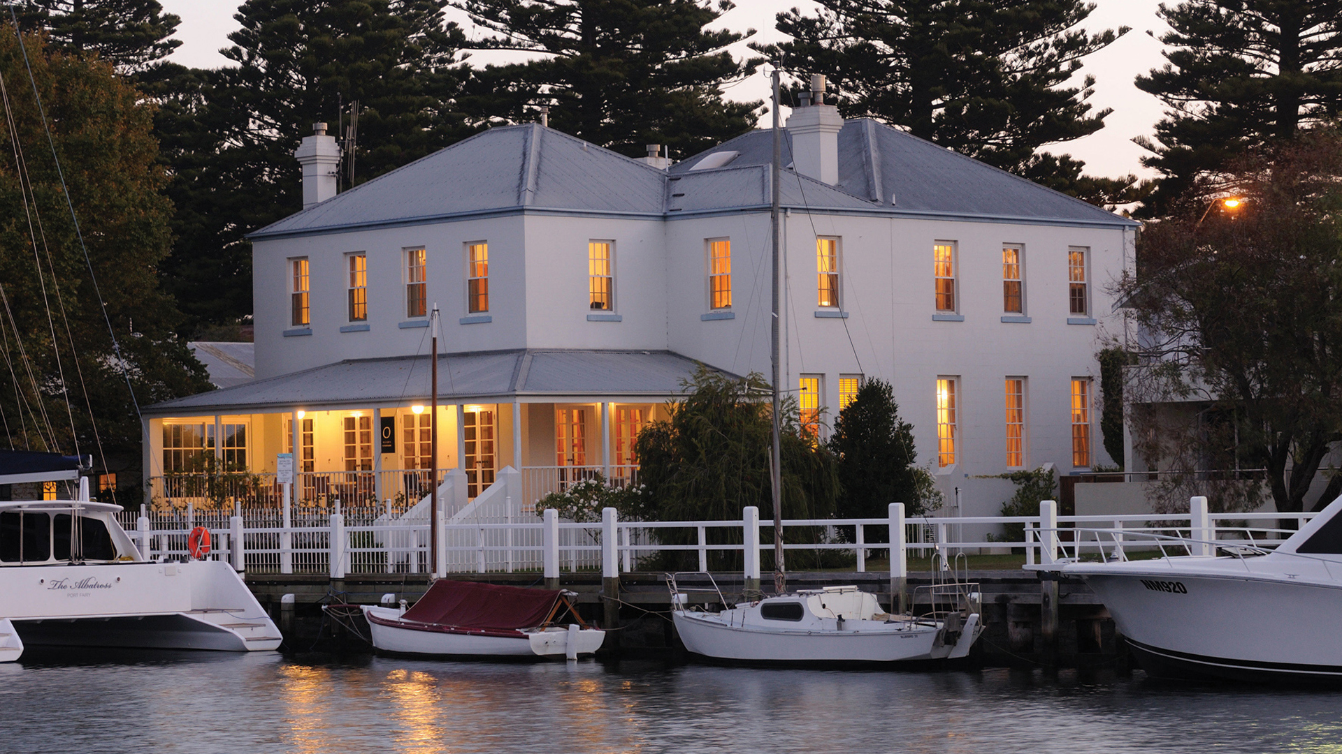 Worldwide, Australia, Oscars waterfront, Hotel front