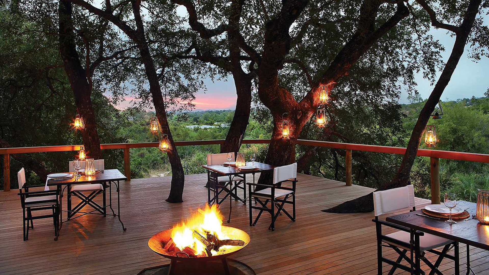 Africa, South Africa, Londolozi Tree Camp, Outdoor dining with view