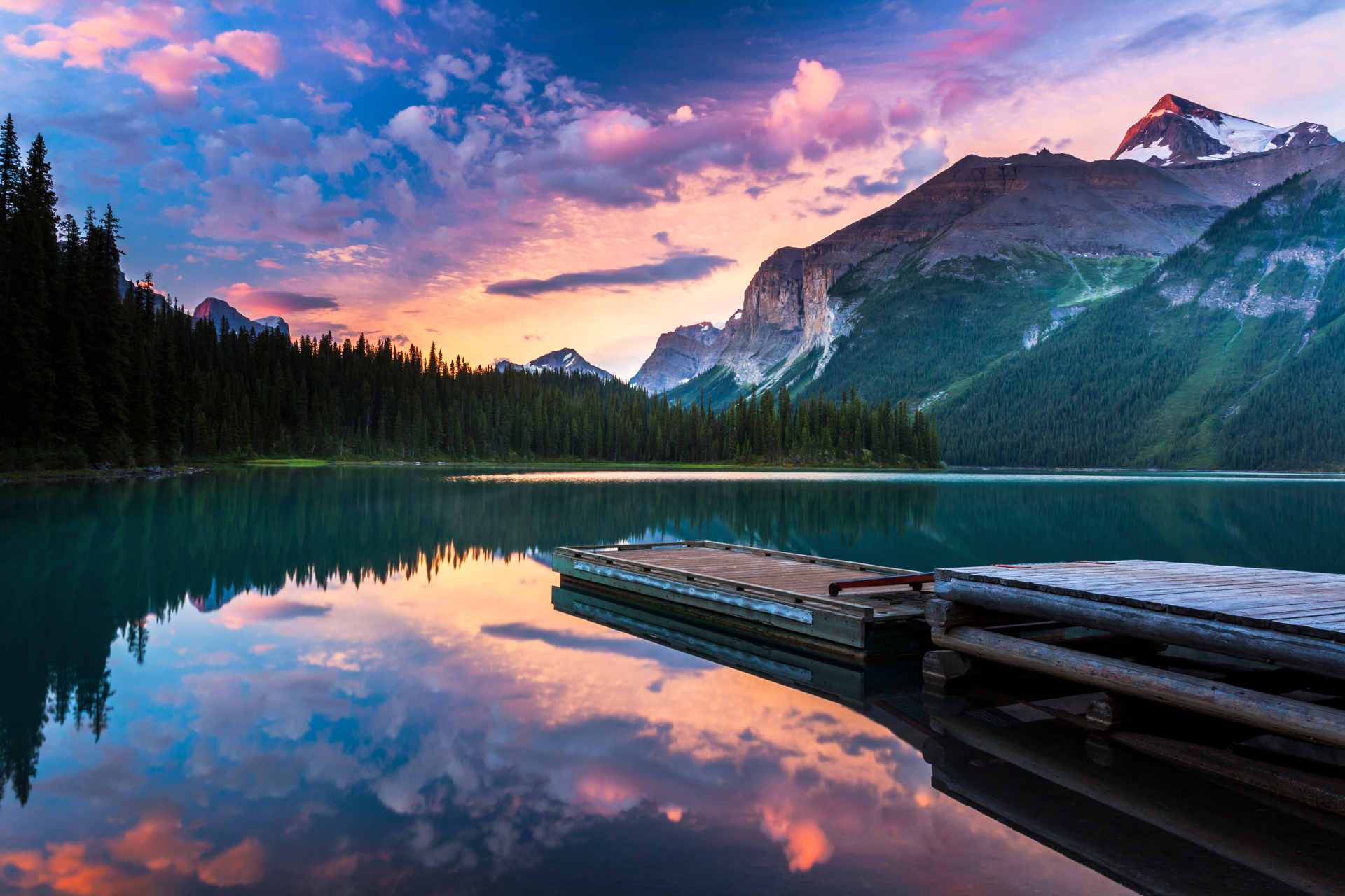 A view of a small pier on Maligne lake at dawn