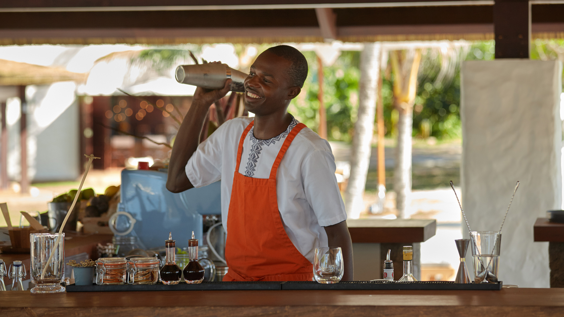 Indian Ocean, Seychelles, Six Senses Zil Pasyon, Bartender