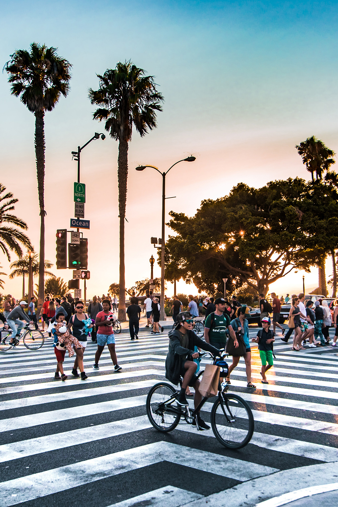 Crowds of people crossing the road in Venice Beach