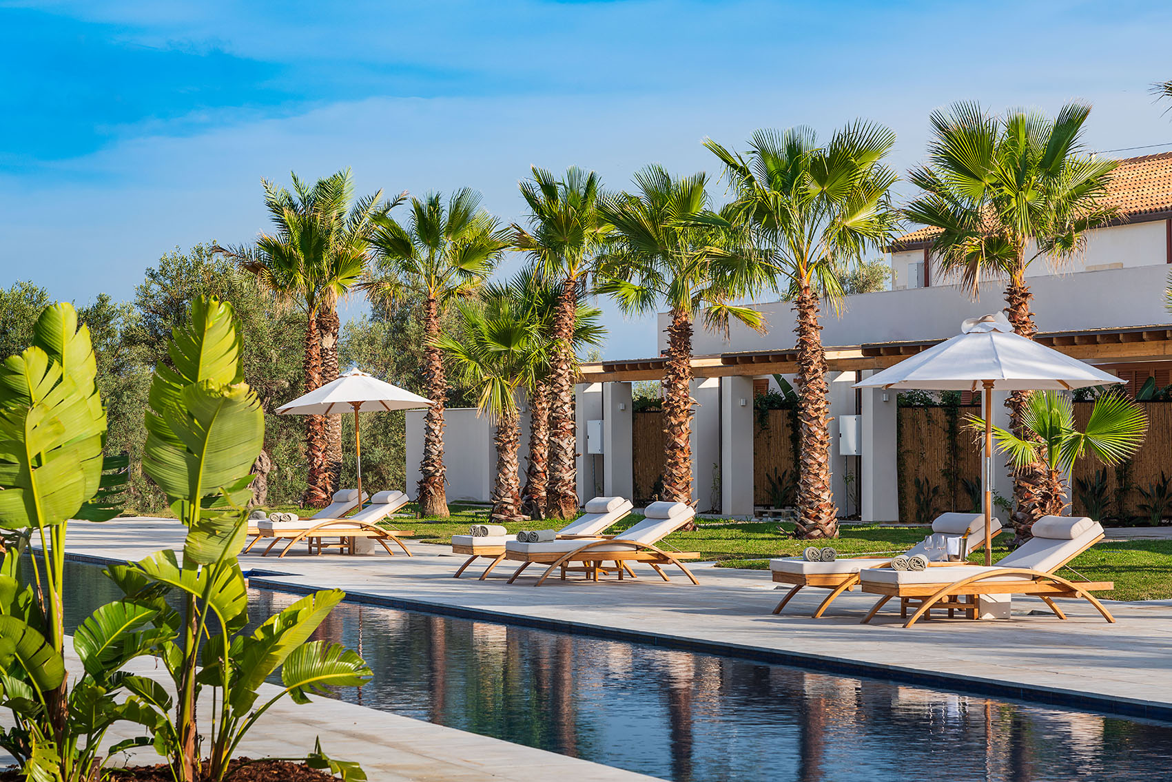 Europe, Italy, Sicily, Il San Corrado di Noto, Sun loungers and palm trees by the pool