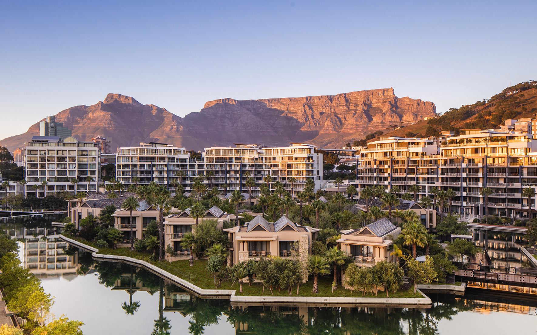 Africa, South Africa, One&Only Cape Town, exterior with table mountain in the background